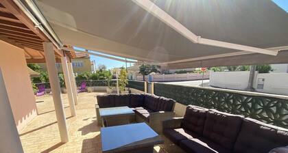 Modern villa 3 bdrms 3 bathrms near sea quiet area close to entertainment