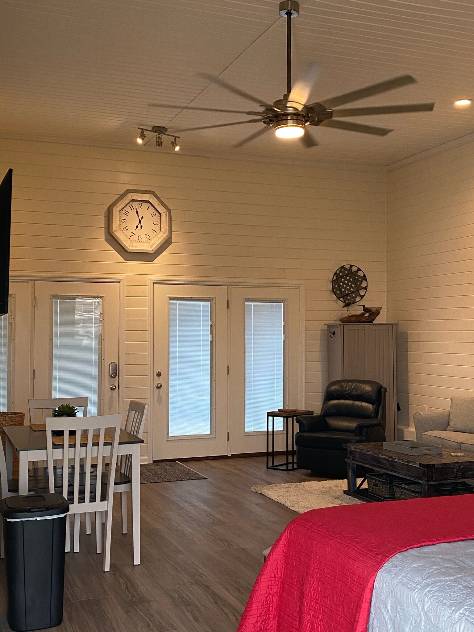 Wi-Fi gratuit, draps fournis