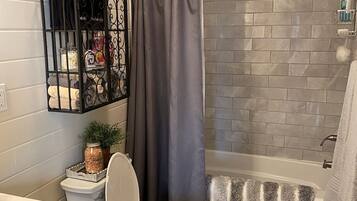 Combined shower/bathtub, hair dryer, towels, soap
