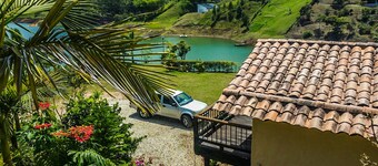 Lake House El Peñol Antioquia