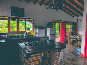 Fridge, oven, coffee/tea maker, electric kettle