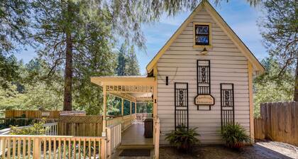 Creekside Hideaway