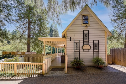 Creekside Hideaway