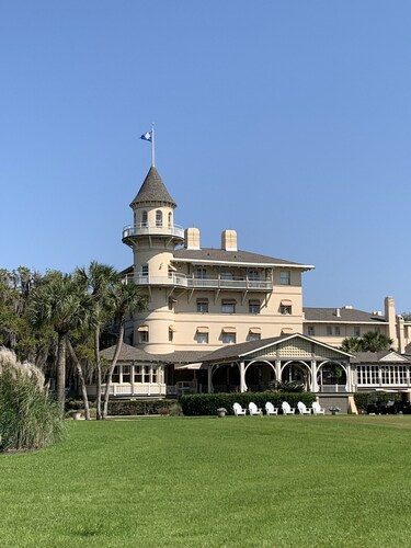 Sea-Esta Retreat, a Great Golden Isles Location!