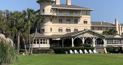 Sea-Esta Retreat, a Great Golden Isles Location!