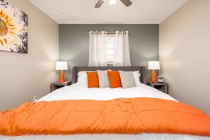 2 bedrooms - By Hospitals 🏥  & Downtown 🌆 | 3TVs| King 🛏 (Pineville)