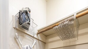 A laundry area with a hanging rack, a drying rack, and a basket with a kettle. - Near Hospitals | P&G | 3 TVs | King 🛏 | PetsOK🐩 (Pineville)