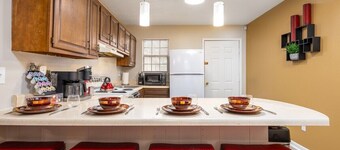 Near Hospitals | P&G | 3 TVs | King 🛏 | PetsOK🐩