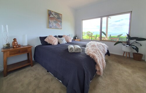 Stunning 3 bedroom bnb retreat with breathtaking mountain views