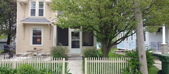 RARE FIND! Guest House in downtown Village of Put-in-Bay!
