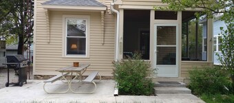 RARE FIND! Guest House in downtown Village of Put-in-Bay!