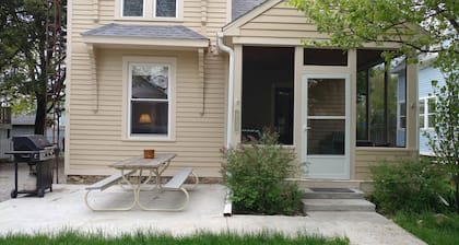 RARE FIND! Guest House in downtown Village of Put-in-Bay!