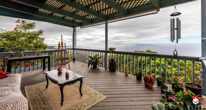 Stunning ocean views guest house in Kona Paradise, quiet & safe neighborhood.