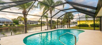 Boat Dock &Salt Water Heated Pool &Close to Beach