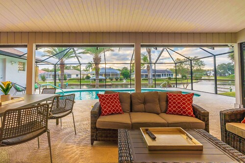 Boat Dock &Salt Water Heated Pool &Close to Beach