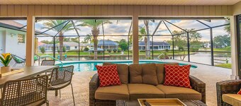 Boat Dock &Salt Water Heated Pool &Close to Beach