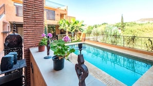 حمام سباحة
