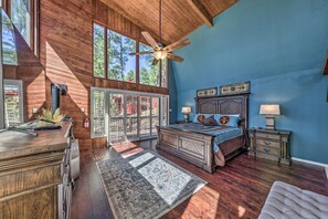 5 bedrooms, iron/ironing board, travel cot, Internet