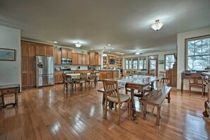 Interior - Lake Michigan Waterfront Home: 1 Mile to Downtown! (Douglas)
