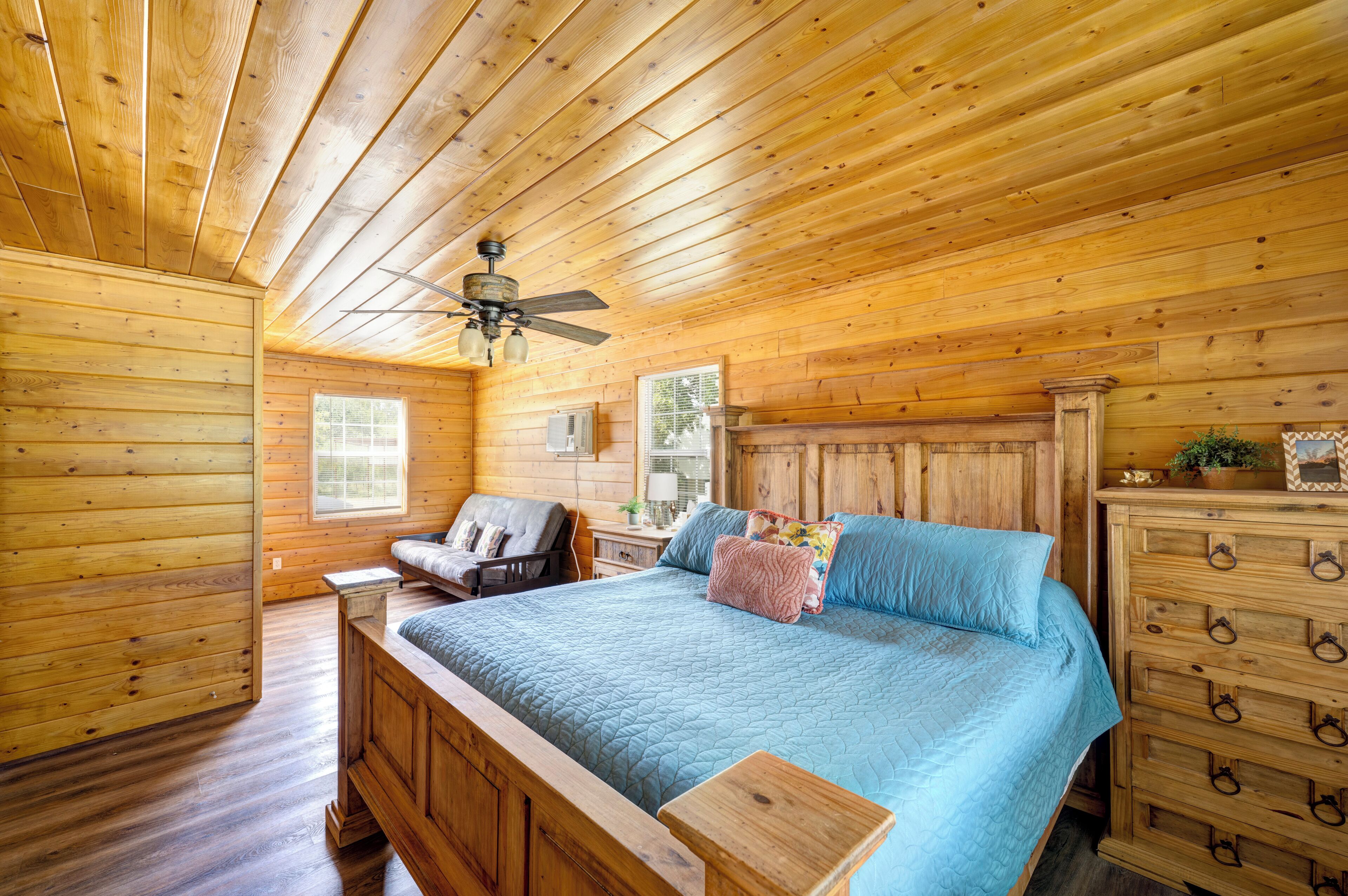 3 habitaciones, escritorio, tabla de planchar con plancha y wifi gratis 