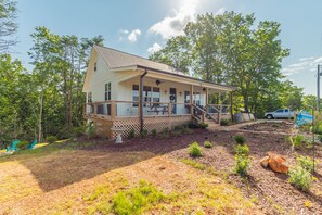 Exterior - Walk to Serenity Cellars Winery and beautiful Yonah Mountain view! (Cleveland)