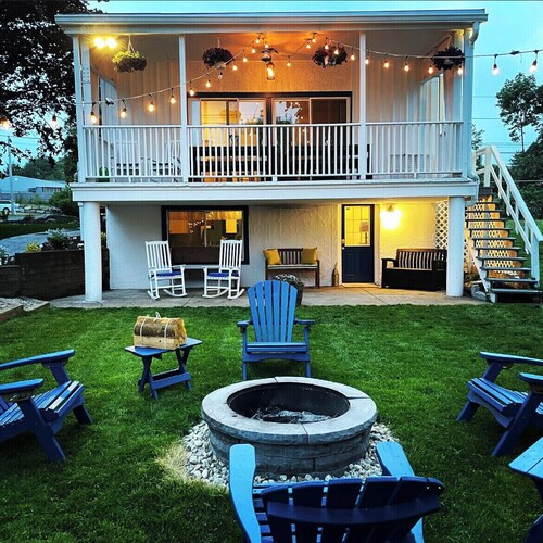 Private beach; firepit, outdoor shower, AC, two kitchens, laundry, covered patio