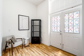 Interior - Bright Dupont Circle 1BR nr. U Street, Metro & Glen’s Mkt, by Blueground (Washington, D.C)