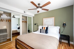 1 bedroom, iron/ironing board, WiFi, bed sheets - Bright Dupont Circle 1BR nr. U Street, Metro & Glen’s Mkt, by Blueground (Washington, D.C)