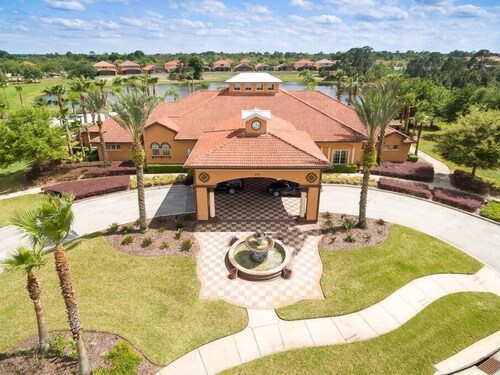 Disney area 5* Villa with private pool, spa, Wi-Fi & Games in gated Aviana community