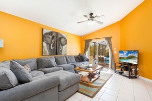 TV, Netflix, DVD player, table football - Disney area 5* Villa with private pool, spa, Wi-Fi & Games in gated Aviana community (Davenport)