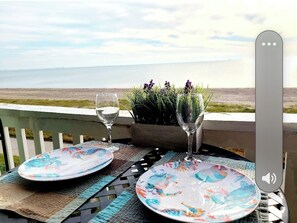 屋外ダイニングエリア