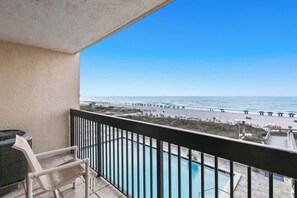 Property grounds - SunDestin 1BR Beach Retreat With Relaxing Gulf-Front Balcony - Unit 0306 (Destin)