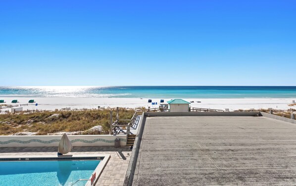 من حمّامات السباحة المغطاة، حمّام سباحة مُدفَّأ