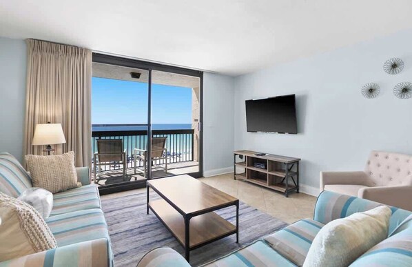 Televisión, reproductor de DVD y oficina 