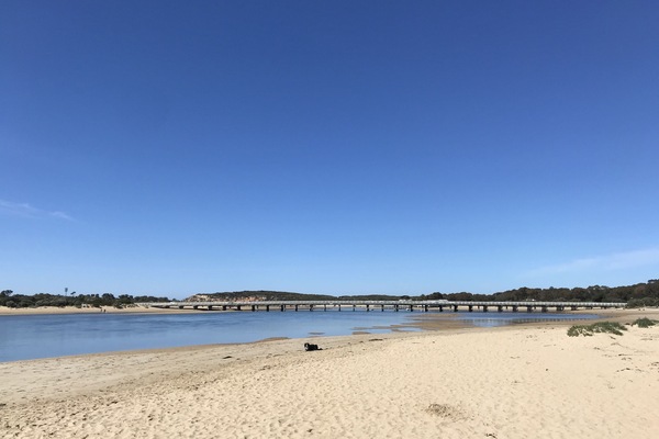 Beach nearby, sun loungers, beach towels