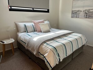 2 bedrooms, desk, iron/ironing board, WiFi