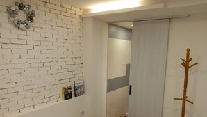 1 bedroom, premium bedding, desk, laptop workspace - Panda Traveler (Taichung)