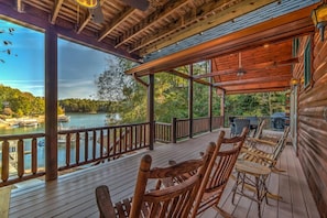 Terrace/patio - Heaven on the Lake - Lakefront | Hot Tub | Fire Pit | Game Room (Blue Ridge)