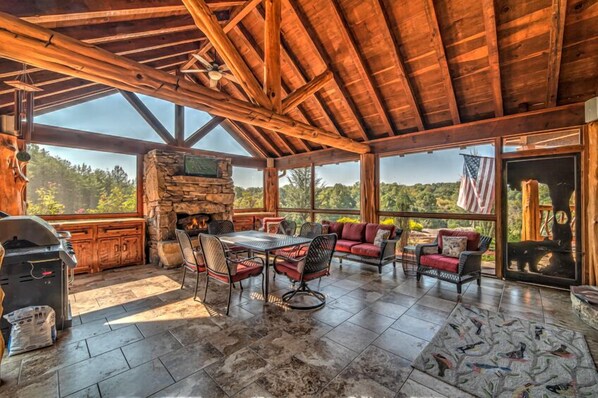 المنشأة من الداخل