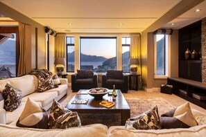 TV, fireplace, stereo