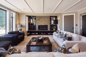 TV, fireplace, stereo