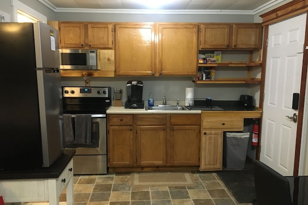 Køleskab, mikrobølgeovn, ovn, kogeplade