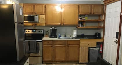 Just Like Being At Home- Newly Renovated Unit