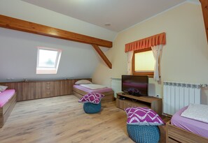 Family Chalet, Multiple Beds (Countryside Hut 800m From Ski) | 1 bedroom, bed sheets - Countryside Hut 800m From Ski (Idrija)