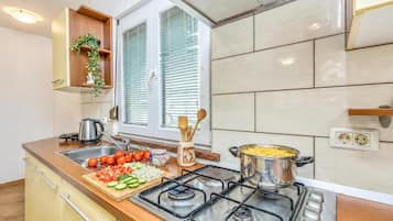Family House, 1 Bedroom, Balcony, Mountainside (House In The Vineyards) | Private kitchen