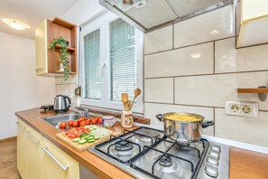 Family House, 1 Bedroom, Balcony, Mountainside (House In The Vineyards) | Private kitchen - House In The Vineyards (Ankaran)