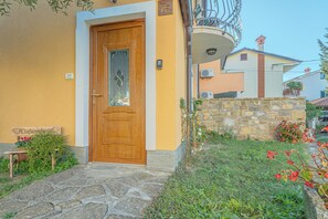 Exterior detail - House In The Vineyards (Ankaran)