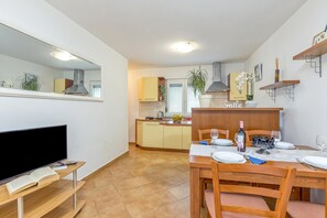 Family House, Multiple Bedrooms, Mountainside (House In The Vineyards) | Dining - House In The Vineyards (Ankaran)