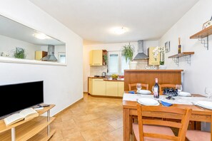 Family House, 1 Bedroom, Balcony, Mountainside (House In The Vineyards) | Dining - House In The Vineyards (Ankaran)