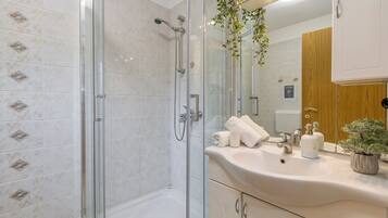 Familienhaus, Mehrere Schlafzimmer, Bergseite (House In The Vineyards) | Badezimmer | Dusche, Haartrockner, Handtücher, Seife
